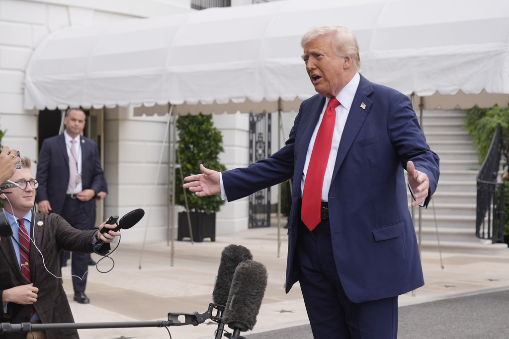  President Donald Trump speaking to members of the media on the South Lawn of the White House before boarding Marine One en route to Joint Base Andrews, Md., Sunday, Sept. 21, 2025, in Washington. (AP)